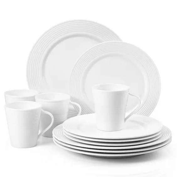 set de platos blancos